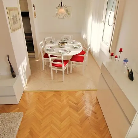 Apartman Mirko Omis